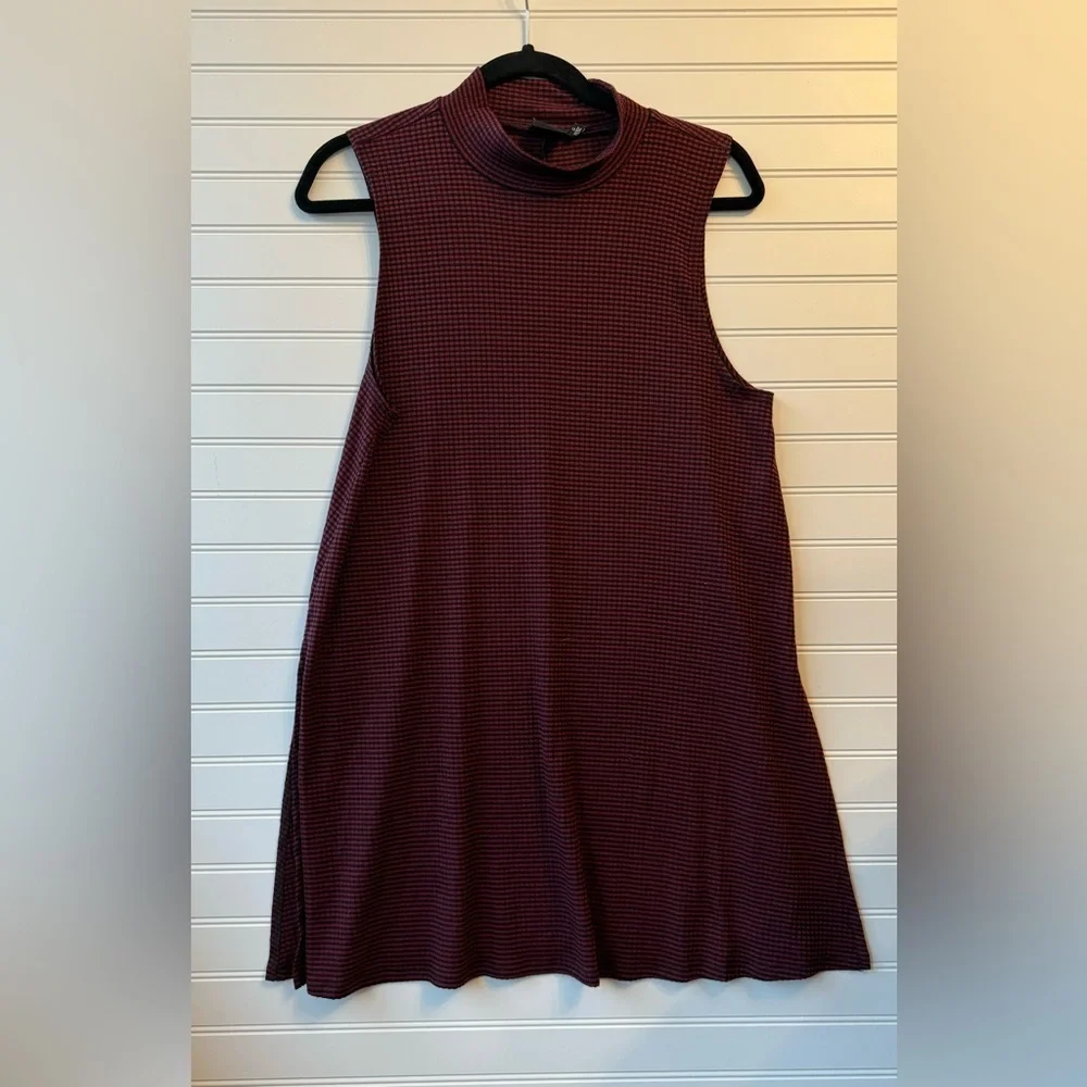 Eye Candy sleeveless tunic. Maroon & Black. Size Large